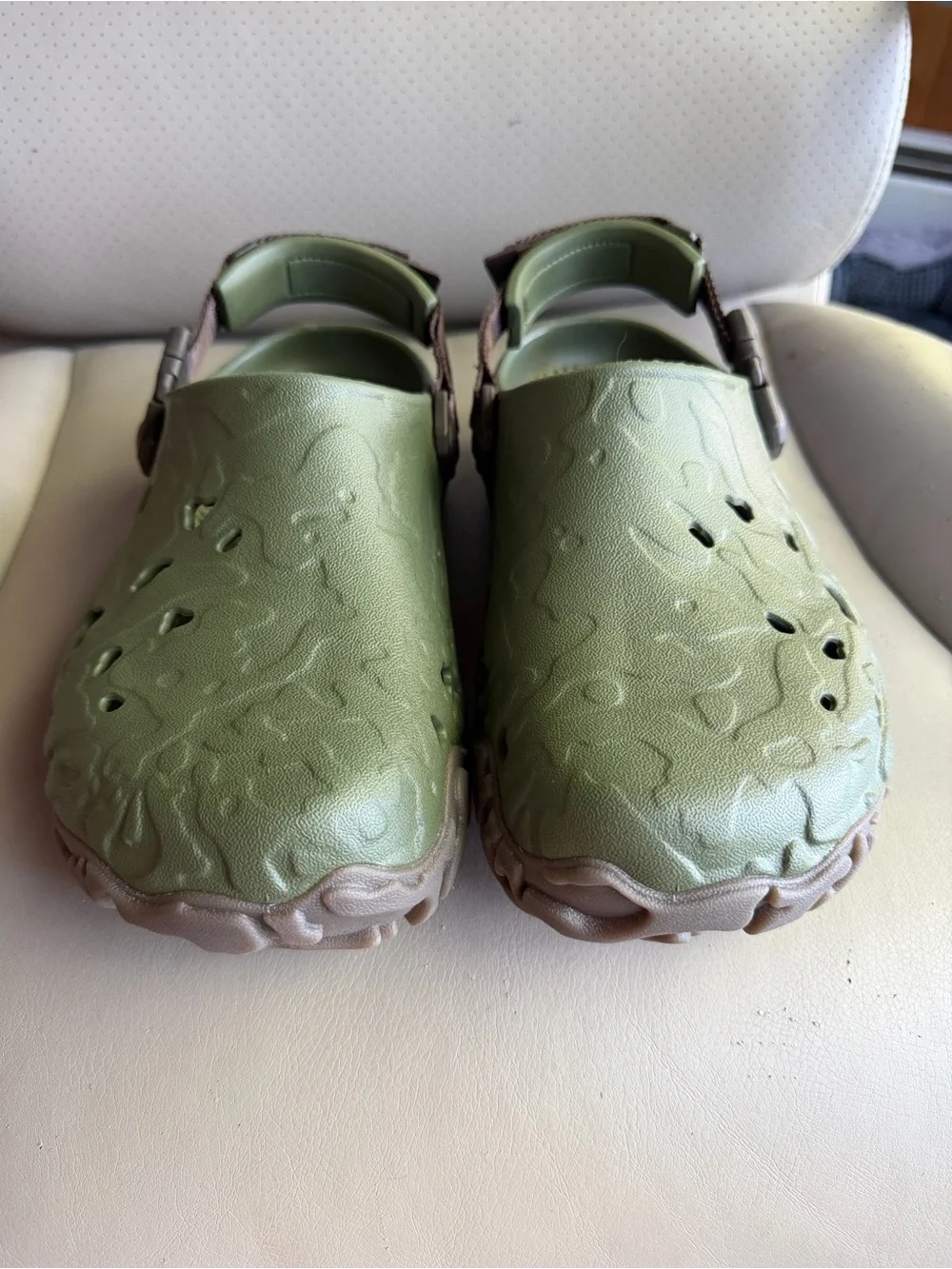 825 EUC Men’s Crocs All Terrain Atlas Green Clogs with Canvas Straps